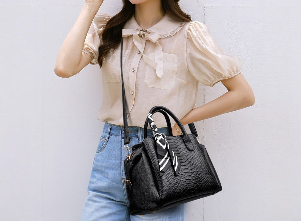 Noir Python – Silk Accent Edition