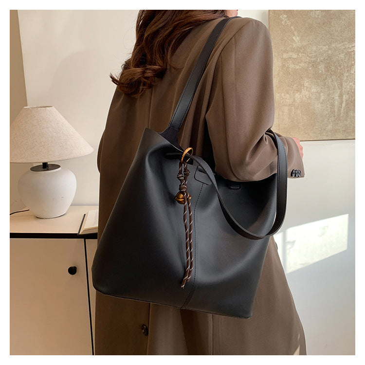 Classic Black Tote Bag with Inner Pouch – Minimalist & Spacious