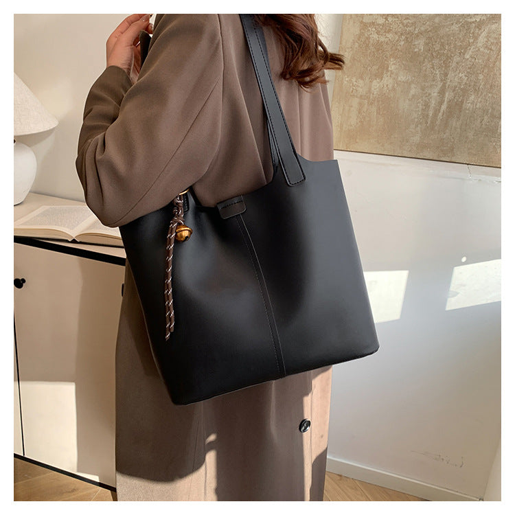 Classic Black Tote Bag with Inner Pouch – Minimalist & Spacious